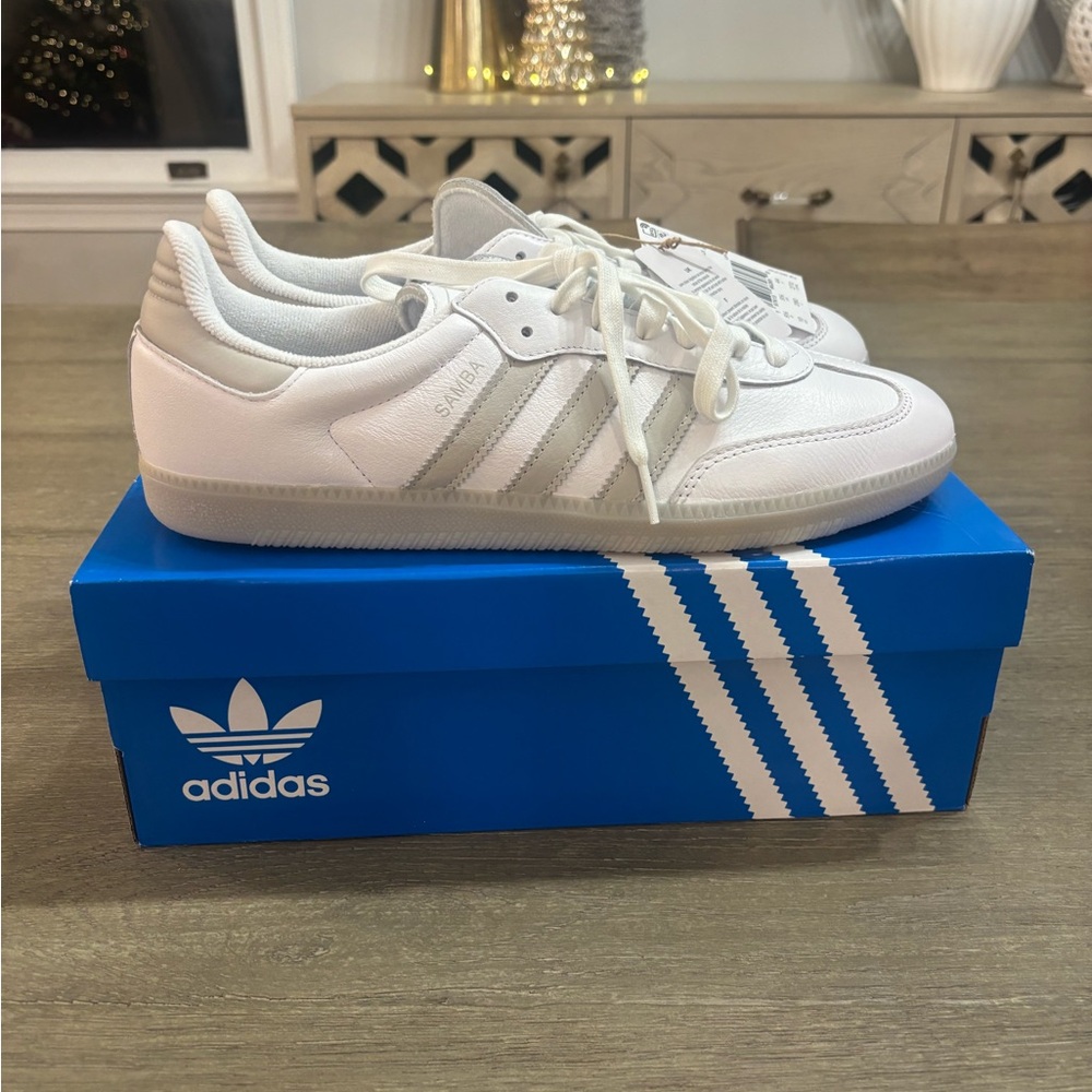 Adidas sambas White and Gray size 10